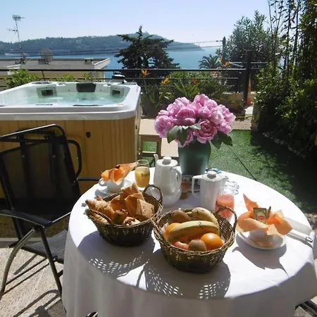 Hotel La Flore 3*