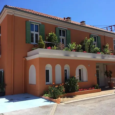 La Flore Hotel 3*