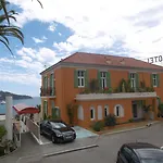 La Flore Hotel 3*